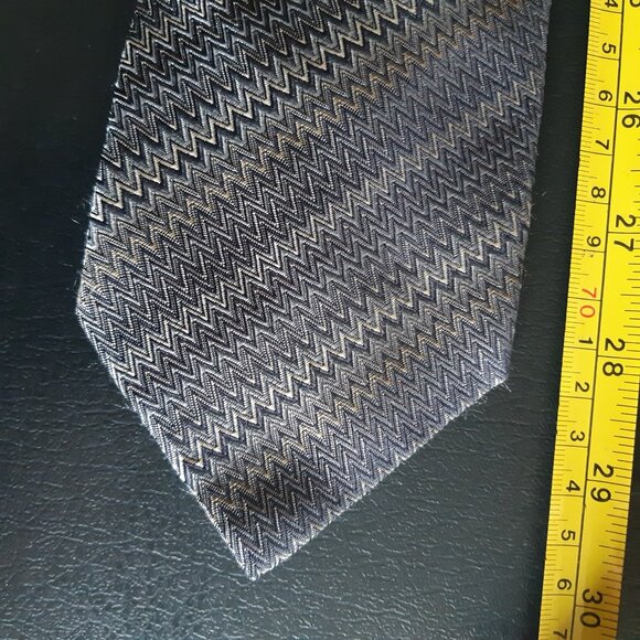 MISSONI 100% Silk Tie In Classic Zig Zag Pattern- Taupe & Grey - Picture 11 of 12